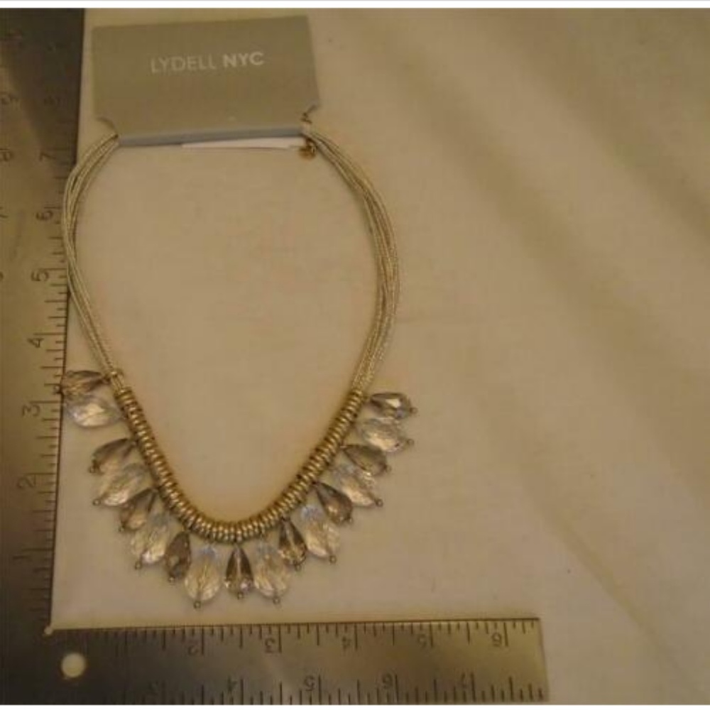 LYDELL NYC ACRYLIC CRYSTAL STATEMENT NECKLACE NWT - Picture 3 of 3